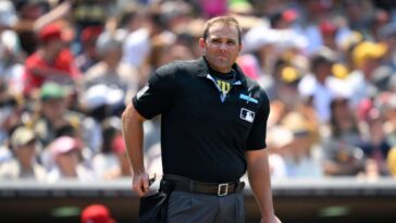 mlb-umpire-chases-down-robbery-suspect-who-took-his-phone