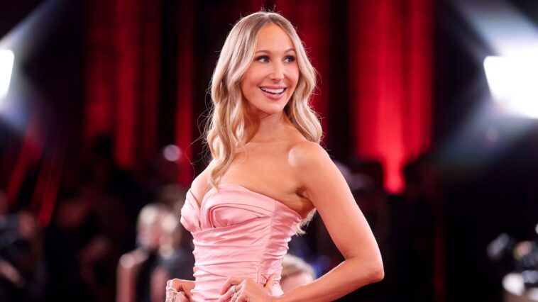 nikki-glaser-says-her-raunchy-act-taught-her-parents-a-lesson-they-never-expected