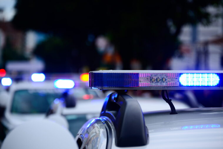 just-in:-one-police-officer-dead,-another-officer-injured-after-naked-suspect-opens-fire-at-hospital-in-chicago