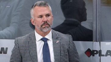 canadiens’-coach-martin-st.-louis-says-a-certain-classic-sitcom-is-his-key-to-unwinding-after-games