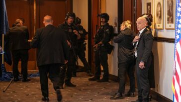 live-updates:-trump-posts-update-after-shooter-‘apprehended,’-praises-law-enforcement