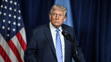 watch-live:-donald-trump-speaks-after-white-house-correspondents’-dinner-shooting