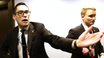 watch-—-‘clear!-clear!’:-tense-moments-police-secure-white-house-correspondents-dinner-after-shooting