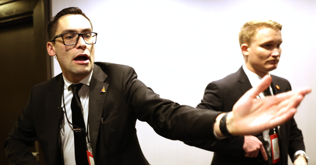 watch-—-‘clear!-clear!’:-tense-moments-police-secure-white-house-correspondents-dinner-after-shooting