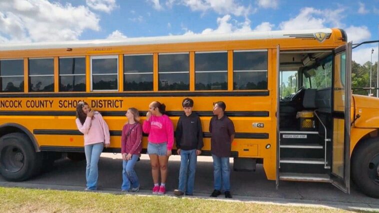 mississippi-middle-schoolers-stop-runaway-bus-after-driver-loses-consciousness-from-asthma-attack