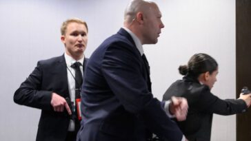 watch:-video-footage-shows-correspondents’-dinner-shooter-sprint-past-security