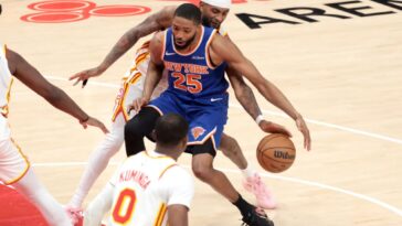 mike-brown-sticks-with-starting-mikal-bridges-but-benches-him-down-stretch-again