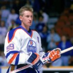 wayne-gretzky’s-1988-stanley-cup-final-jersey-sells-for-$2.8m,-setting-an-all-time-hockey-record