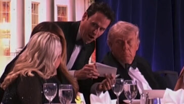 mentalist-oz-pearlman-reveals-the-trick-he-was-performing-at-the-whcd-before-shots-rang-out