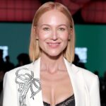 jewel-says-off-grid-alaska-upbringing-without-electricity-or-running-water-kept-her-grounded