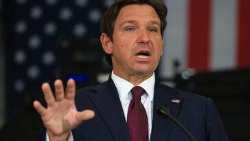 map-wars-heat-up-as-desantis,-supreme-court,-and-virginia-clash-over-congressional-lines