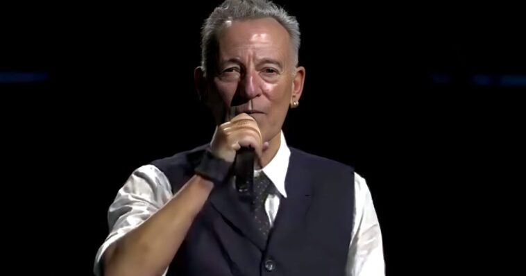 bruce-springsteen-condemns-political-violence,-opens-concert-with-“prayer-of-thanks”-that-president-trump-was-not-injured-in-the-whcd-assassination-attempt
