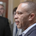 hakeem-jeffries-attacks-karoline-leavitt,-defends-‘maximum-warfare’-promise-before-assassination-attempt-of-trump