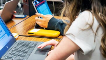 study-finds-more-ai-praise-for-black-students,-softer-treatment-of-females