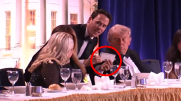 oz-pearlman-reveals-what-was-written-on-card-shown-to-president-trump-during-wh-correspondents’-shooting
