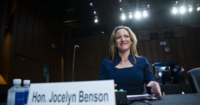 democrat-governor-hopeful’s-splc-board-tenure-overlapped-with-alleged-payments-to-extremist-‘informants’