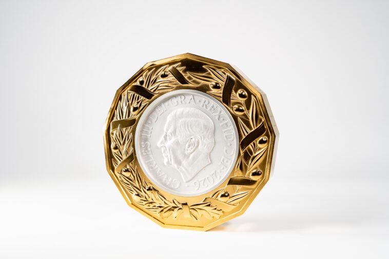 uk-gives-us-commemorative-coin-to-mark-250-years-of-independence-ahead-of-royal-visit