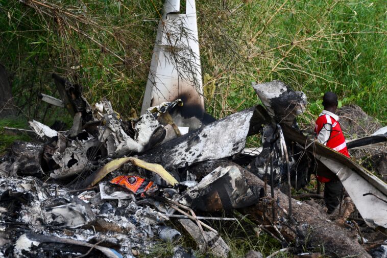 plane-crashes-on-the-outskirts-of-south-sudan’s-capital,-killing-14-people