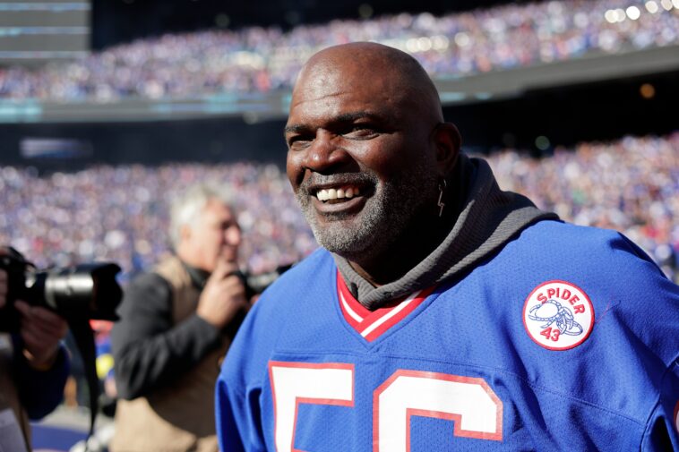 giants-legend-lawrence-taylor-battling-pancreatitis-during-lengthy-hospital-stay