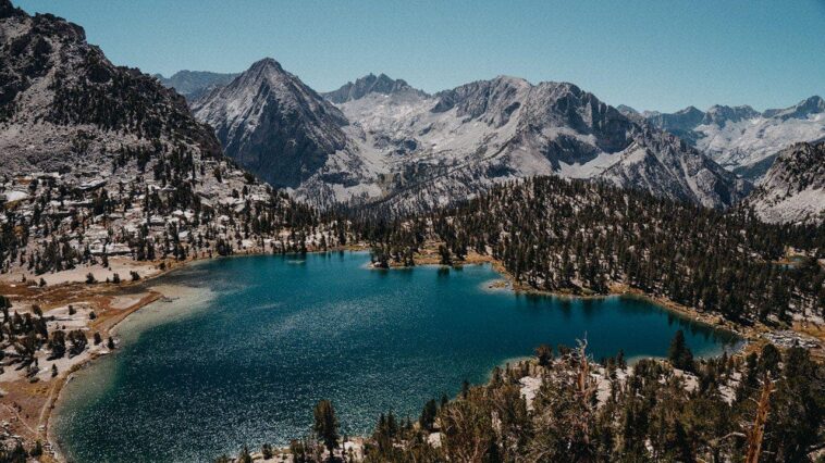 mountain-climber-survives-terrifying-500-foot-fall-in-california’s-sierra-nevada,-night-stranded-on-ledge