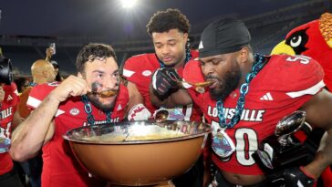 high-school-football-recruit-has-wrong-hat-at-commitment-ceremony