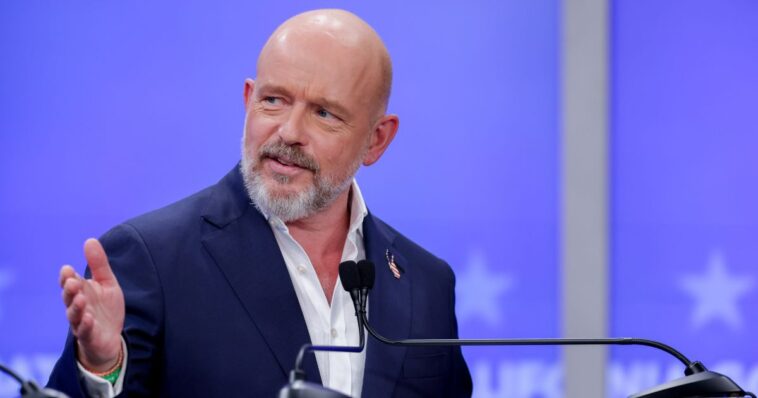poll:-former-fox-host-steve-hilton-has-narrow-lead-in-packed-california-race-for-governor