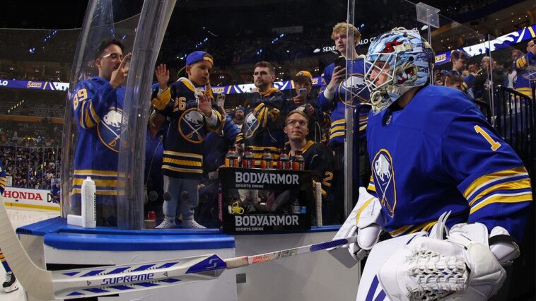sabres-fans-jump-in-as-anthem-singer’s-mic-craps-out-during-‘o,-canada’
