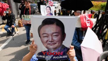 south-korea’s-ex-president-yoon-sentenced-to-7-years-for-charges-including-resisting-arrest