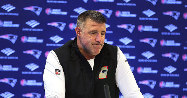 watch:-mike-vrabel-confronted-with-dianna-russini-scandal-questions-at-airport