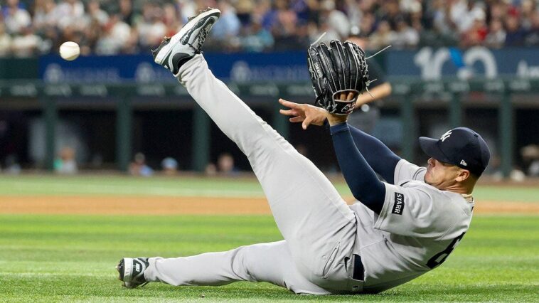 yankees-reliever-fernando-cruz-makes-dazzling-sliding-play-on-bunt-in-win-vs-rangers