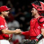 reds-fans-go-berserk-after-catcher-tyler-stephenson’s-abs-challenge-wins-them-free-pizza