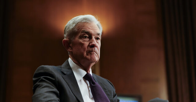 fed-leaves-interest-rates-unchanged,-saying-economy-is-expanding-at-solid-pace