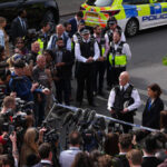 ‘shame-on-you’:-london-police-chief-heckled-by-locals-after-terror-knife-attack-on-jewish-community
