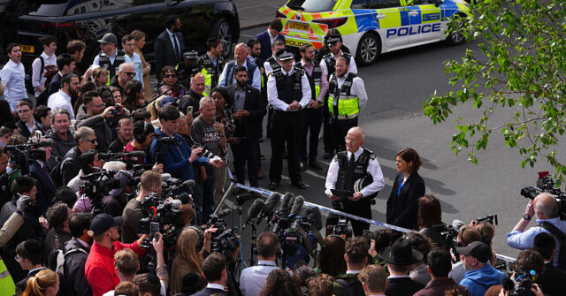 ‘shame-on-you’:-london-police-chief-heckled-by-locals-after-terror-knife-attack-on-jewish-community