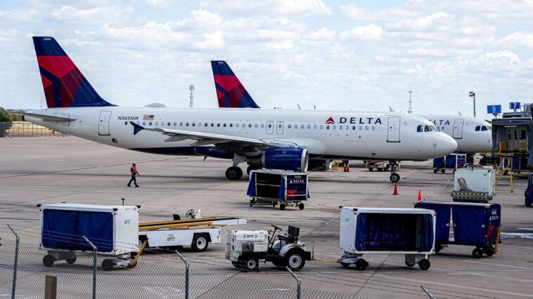 ‘get-off-the-plane,’-delta-passengers-chant-at-flyer-who-refuses-to-hang-up-phone