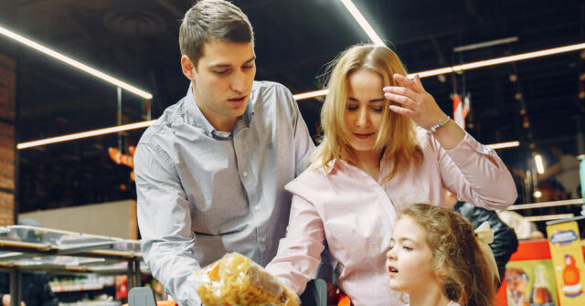 gallup-survey:-cost-of-living-top-financial-problem-for-americans