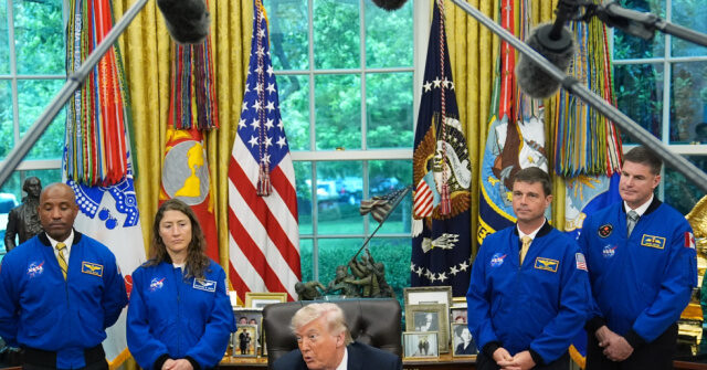trump-hosts-artemis-ii-crew-at-white-house-weeks-after-they-circled-moon