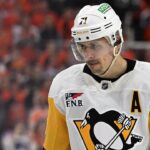 young-flyers-fans-gives-penguins-star-evgeni-malkin-a-perfect-philly-welcome-before-crucial-game-6