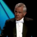 a-different-country:-watch-johnny-carson-open-the-1981-oscars-after-president-ronald-reagan-was-shot-(video)