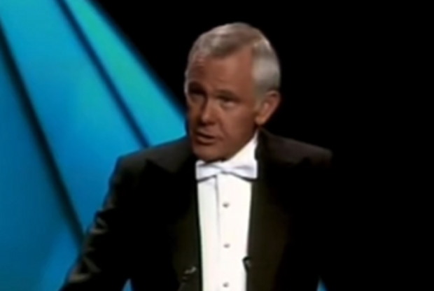 a-different-country:-watch-johnny-carson-open-the-1981-oscars-after-president-ronald-reagan-was-shot-(video)