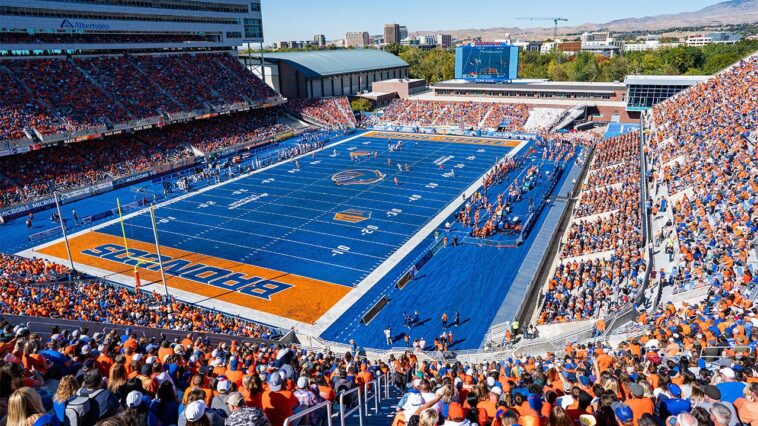 boise-state-honors-pair-of-football-legends-with-unique-on-field-display