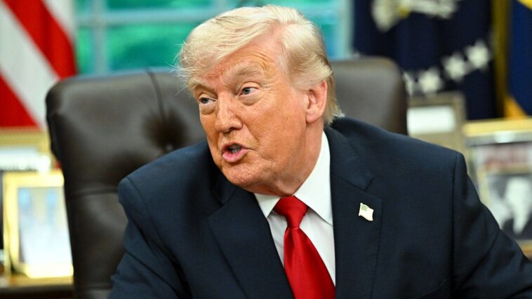 trump-jokes-he’d-look-’20-pounds-heavier’-in-a-bulletproof-vest,-says-he-doesn’t-think-about-threats