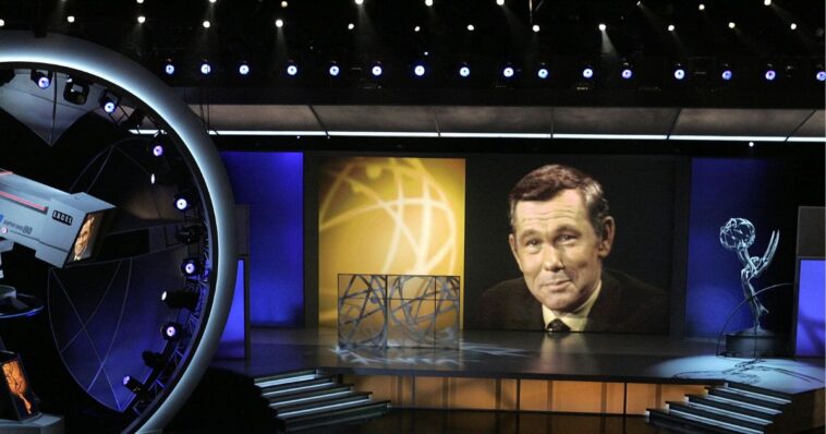 watch:-johnny-carson’s-reaction-to-reagan-shooting-goes-viral-after-trump-targeted