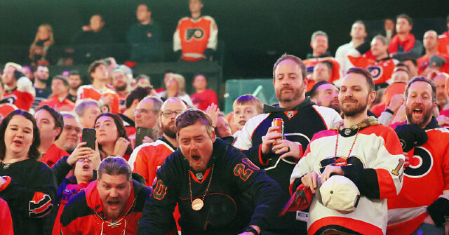 video:-phillies-players,-families-booed-for-losing-too-much-while-at-flyers-playoff-game