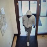 2-us-bank-employees-fatally-shot-in-robbery-in-kentucky-—-as-police-launch-manhunt-for-suspect