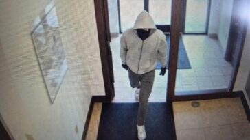 two-kentucky-bank-employees-shot-and-killed-during-robbery,-police-hunting-suspect