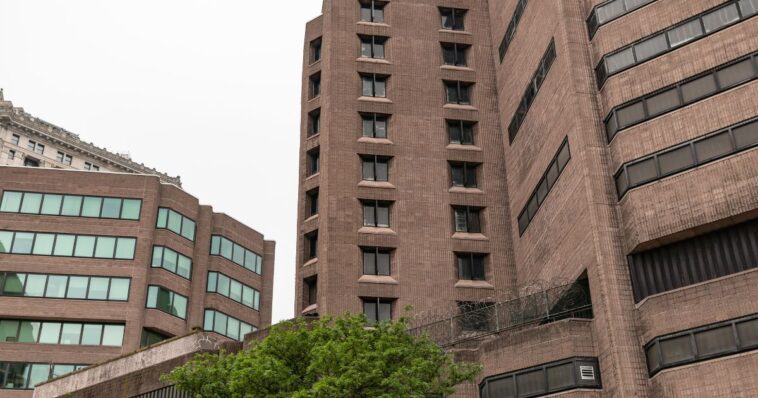 report:-epstein’s-former-cellmate-claims-police-are-hiding-suicide-note