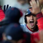 guardians-fan-robs-young-girl-of-home-run-ball,-issues-public-apology-in-viral-moment