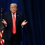 trump-jokes-about-security-concerns,-mic-problems-and-dr-oz-during-freewheeling-florida-speech