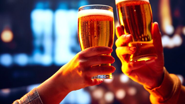 canadian-beer-company-buys-sabres-fans-drinks-for-saving-their-anthem-after-game-5-mic-failure